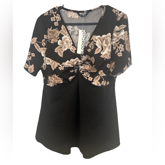 NWT Bloomchic Floral Twist Front Asymmetrical Hem T-shirt Size 12/L - Picture 6 of 8
